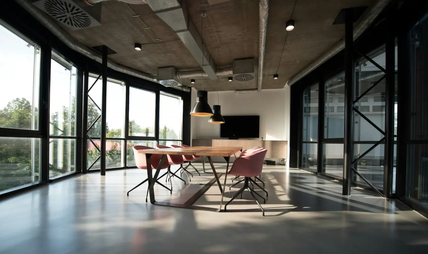office_glass_comm